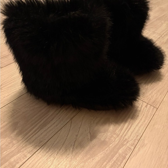 Black Faux Fur Winter Boots Cozy Plush Outdoor Shoes - Picture 2 of 3